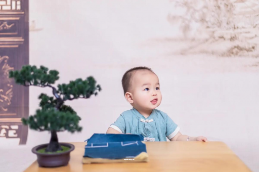 范县宝宝总是抠鼻子